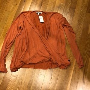 Wraparound top